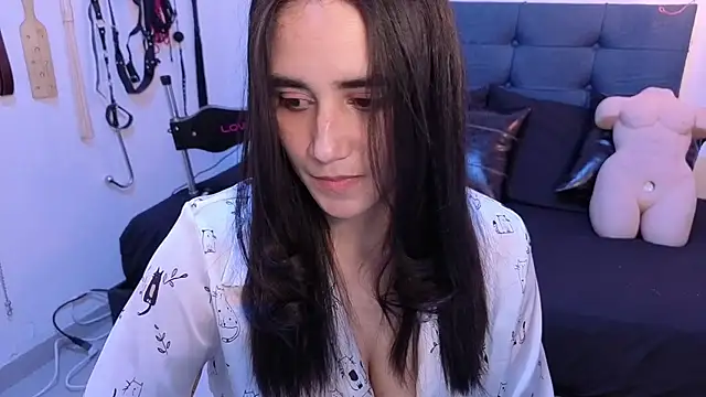 elowen halley1 online show from 10/15/25, 07:33