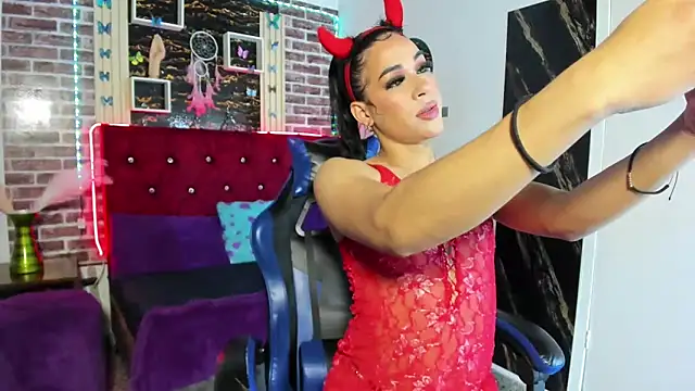 Snapshot of angelitasexxxhot chatting on 12/17/25, 01:10 angelitasexxxhot online show from 12/17/25, 01:10