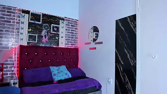 Snapshot of angelitasexxxhot chatting on 11/15/25, 01:31 angelitasexxxhot online show from 11/15/25, 01:31