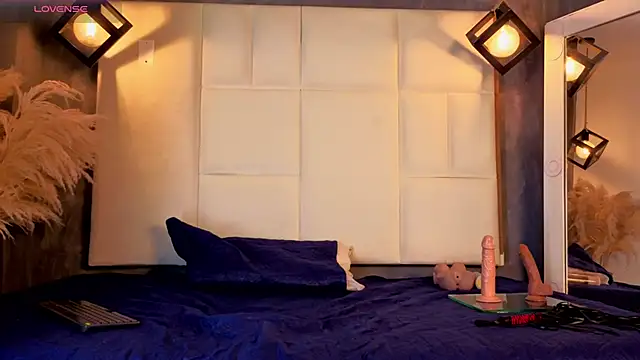 Liam forest  online show from 12/17/25, 05:01