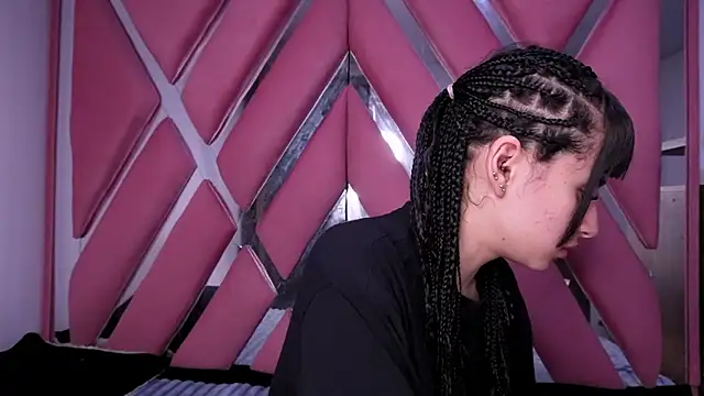 Alynn Bri  online show from 04/10/26, 12:06