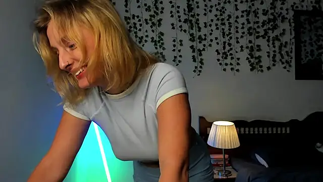 Ariana Spring online show from 10/23/25, 02:54