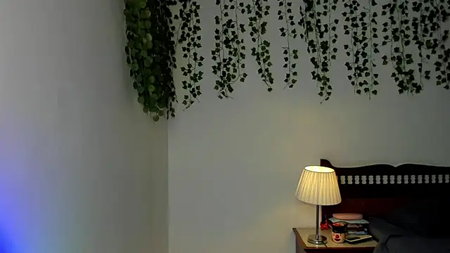 Ariana Spring online show from 10/31/25, 04:31