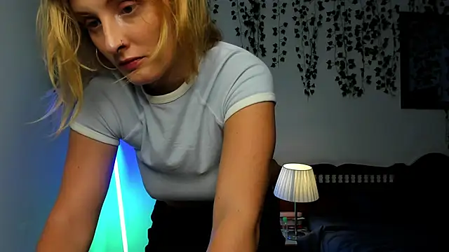 Ariana Spring online show from 10/25/25, 03:49