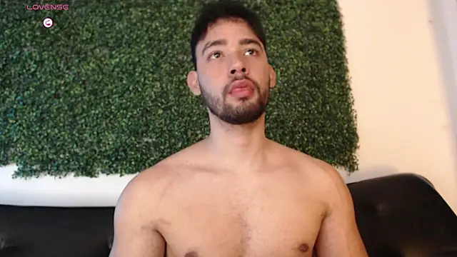 Snapshot of sam_ford_2 chatting on 01/12/26, 01:23 sam ford 2 online show from 01/12/26, 01:23