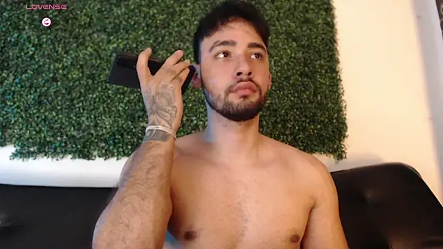 Snapshot of sam_ford_2 chatting on 01/11/26, 04:08 sam ford 2 online show from 01/11/26, 04:08