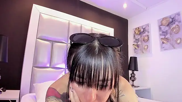 Snapshot of athziry_g chatting on 12/02/25, 06:15 athziry g online show from 12/02/25, 06:15