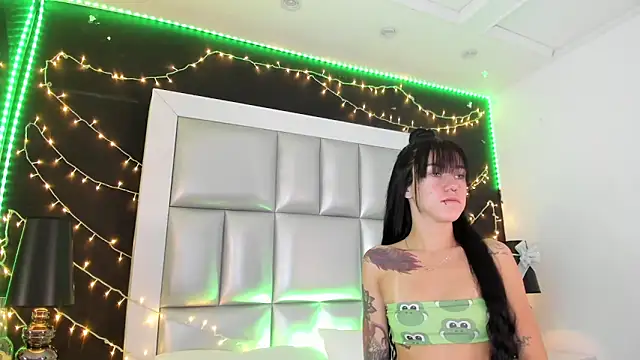 Snapshot of athziry_g chatting on 02/18/26, 03:19 athziry g online show from 02/18/26, 03:19