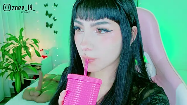 Snapshot of cuteezoe chatting on 05/15/26, 02:53 cuteezoe online show from 05/15/26, 02:53