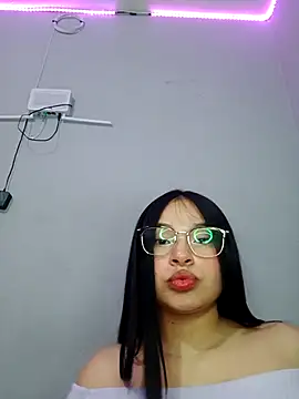 Anne Mia online show from 11/24/25, 09:42