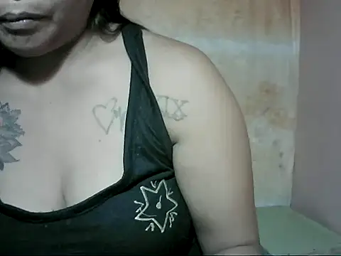 Snapshot of sexymorenapinay_33 chatting on 10/20/25, 12:13 sexymorenapinay 33 online show from 10/20/25, 12:13