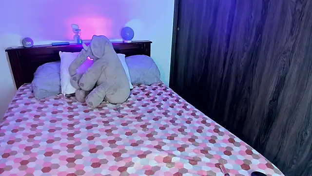 Flora Minx online show from 10/29/25, 01:48