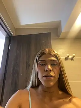 Snapshot of Flora_Minx chatting on 02/21/26, 01:29 Flora Minx online show from 02/21/26, 01:29