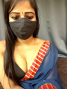 Misss-julli online show from 12/20/25, 11:35