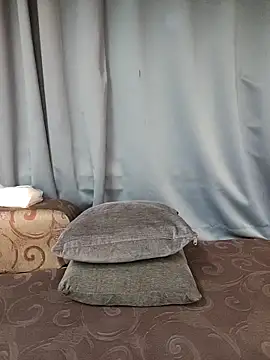Misss-julli online show from 03/10/26, 12:25