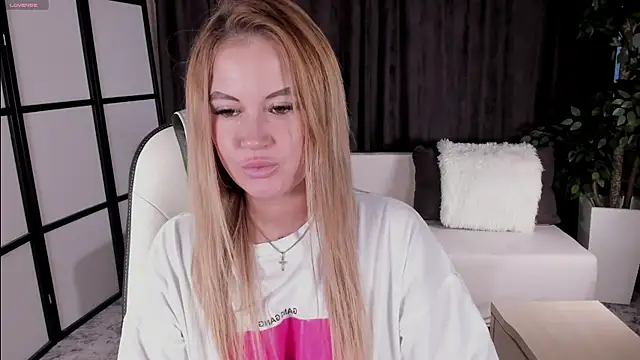 LikaFoxie online show from 09/24/25, 02:07