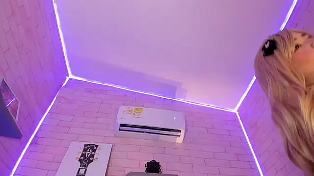 Snapshot of EllyMiller chatting on 02/11/26, 03:17 EllyMiller online show from 02/11/26, 03:17