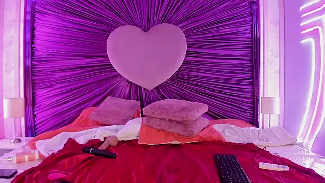 EllyMiller online show from 12/16/25, 03:22