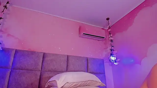 Snapshot of EllyMiller chatting on 02/04/26, 03:23 EllyMiller online show from 02/04/26, 03:23