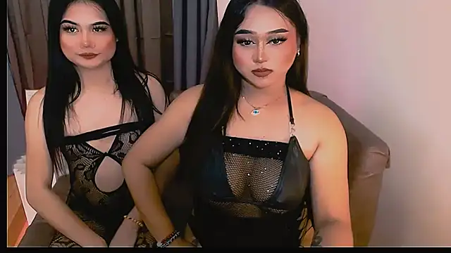 Snapshot of Lilly-lou chatting on 10/06/25, 02:29 Lilly-lou online show from 10/06/25, 02:29