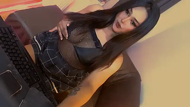 Snapshot of Lilly-lou chatting on 11/20/25, 05:08 Lilly-lou online show from 11/20/25, 05:08