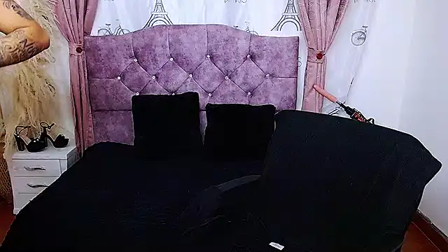 Snapshot of Wendy-13 chatting on 11/17/25, 11:14 Wendy-13 online show from 11/17/25, 11:14