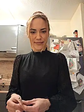 SlimBellaa online show from 11/23/25, 10:42