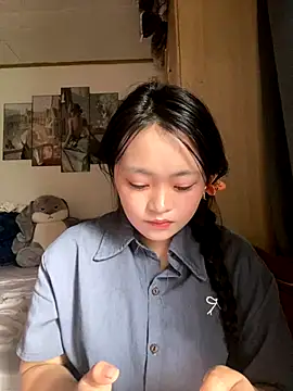 Snapshot of Julia-Elsa chatting on 09/27/25, 04:07 Julia-Elsa online show from 09/27/25, 04:07