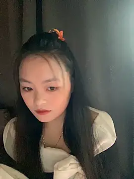 Snapshot of Julia-Elsa chatting on 09/11/25, 04:23 Julia-Elsa online show from 09/11/25, 04:23