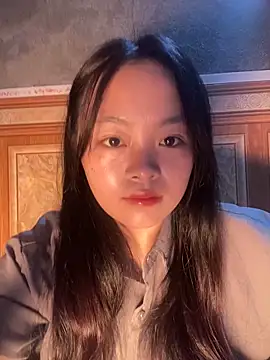 Snapshot of Julia-Elsa chatting on 11/08/25, 07:12 Julia-Elsa online show from 11/08/25, 07:12