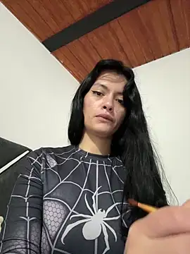 Snapshot of LiaCollings chatting on 05/18/26, 11:04 LiaCollings online show from 05/18/26, 11:04