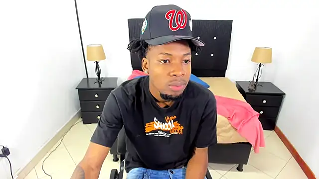 Snapshot of maikol_monstercock chatting on 09/30/25, 03:56 maikol monstercock online show from 09/30/25, 03:56