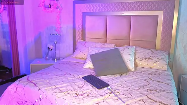 AlanaOdison online show from 10/31/25, 08:05