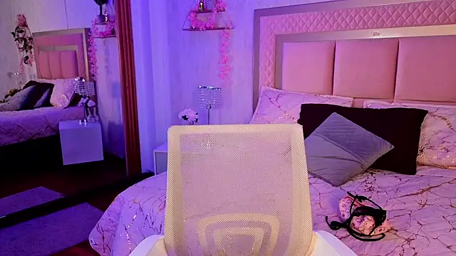 AlanaOdison online show from 11/20/25, 09:04