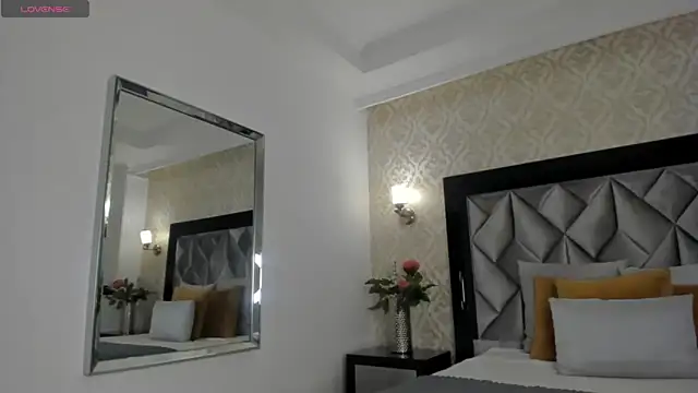 Layla Mackenzie online show from 10/20/25, 02:02