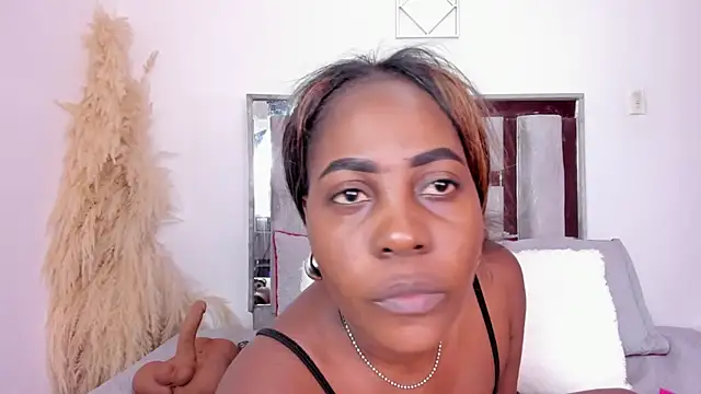 Emilly roaa online show from 11/21/25, 08:41