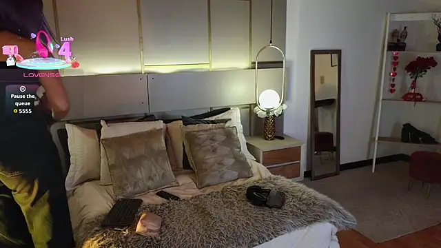 Lina Montclair online show from 03/31/26, 07:27