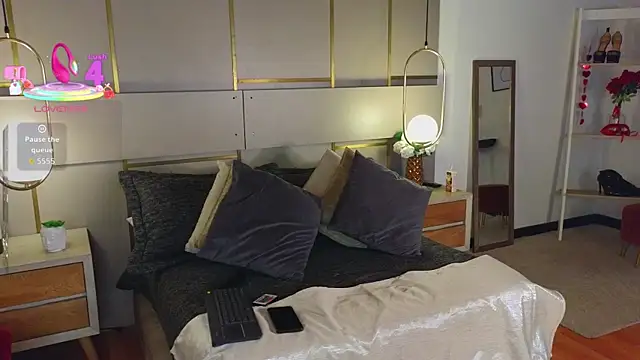 Lina Montclair online show from 04/07/26, 07:04