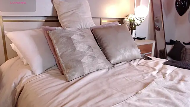 Lina Montclair online show from 11/05/25, 07:28