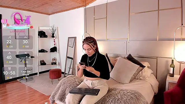 Lina Montclair online show from 03/04/26, 07:43