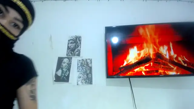 Snapshot of Foxy_Lovex chatting on 11/22/25, 10:41 Foxy Lovex online show from 11/22/25, 10:41