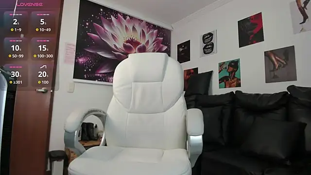 lycoris 19 online show from 10/13/25, 09:05