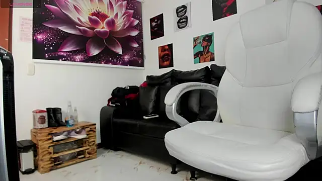 lycoris 19 online show from 10/21/25, 09:03