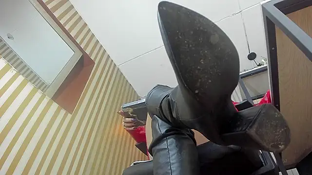 Scarlett Barnes online show from 03/26/26, 12:25