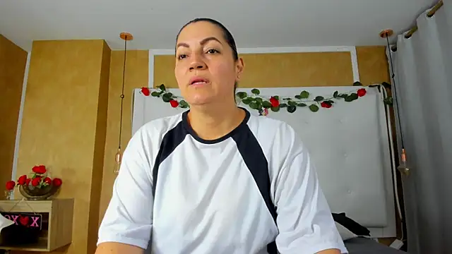 Heidy milf online show from 03/23/26, 07:36