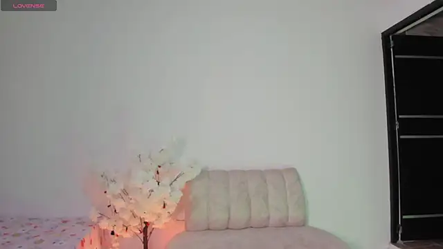 luxurykatty online show from 11/06/25, 04:11