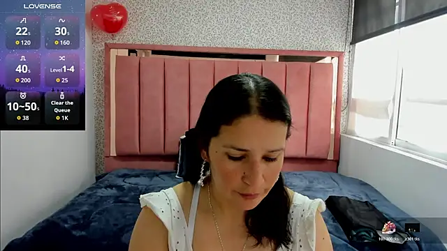 Snapshot of Barbara_fox__ chatting on 10/18/25, 12:07 Barbara fox online show from 10/18/25, 12:07