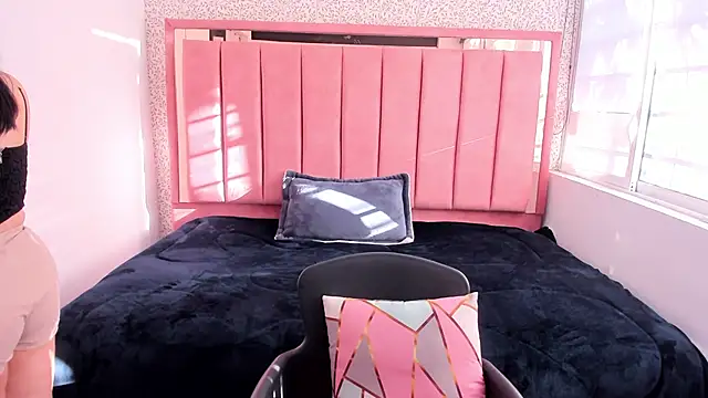 Snapshot of Barbara_fox__ chatting on 11/27/25, 12:05 Barbara fox online show from 11/27/25, 12:05