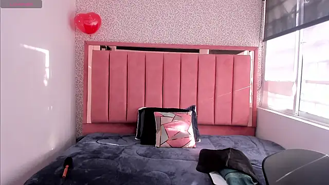 Snapshot of Barbara_fox__ chatting on 10/16/25, 12:02 Barbara fox online show from 10/16/25, 12:02