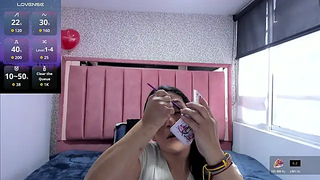 Snapshot of Barbara_fox__ chatting on 10/17/25, 12:07 Barbara fox online show from 10/17/25, 12:07